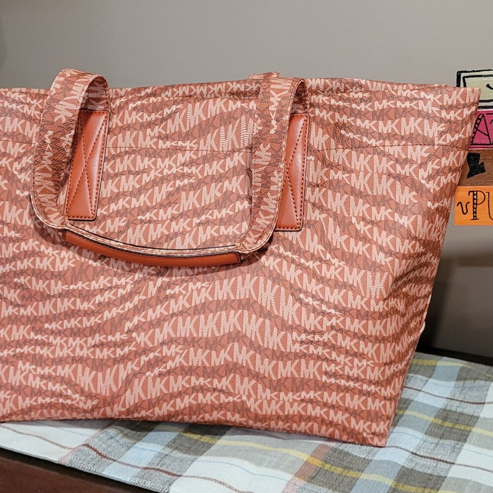 Michael Kors The Michael Bag